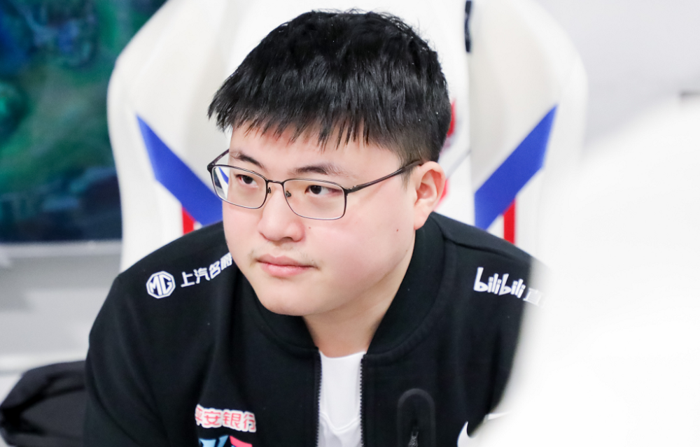 GEN轻取CLG，Uzi完成史诗逆转鏖战多局淘汰赛，技惊四座